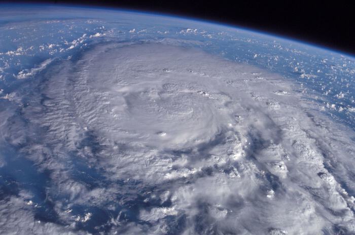 【危険な台風サーフィン】自業自得？サーファーはなぜ死に急ぐのか？